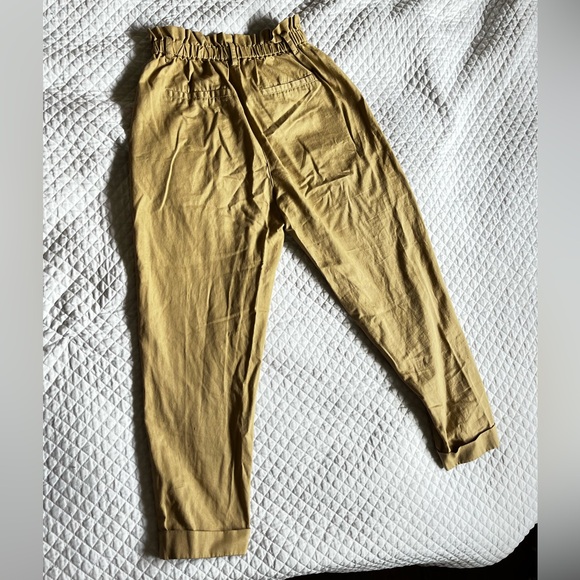 Cute ruffled khaki pants - Picture 2 of 2